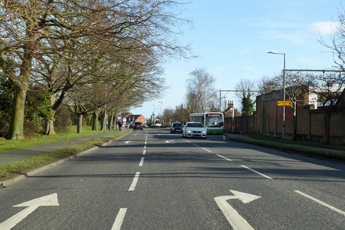 Photo 6x4 b1033 frinton - b1033, road